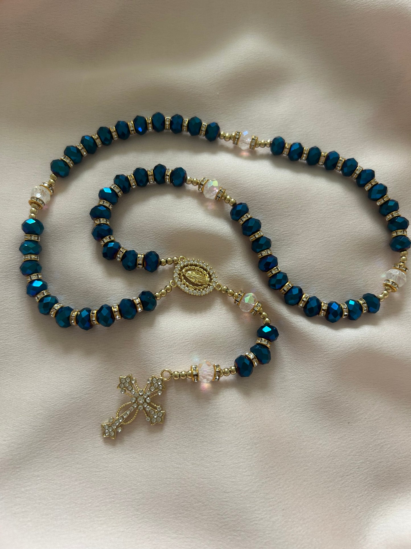 Chapelet doré et bleu nuit The Delicate Rosary