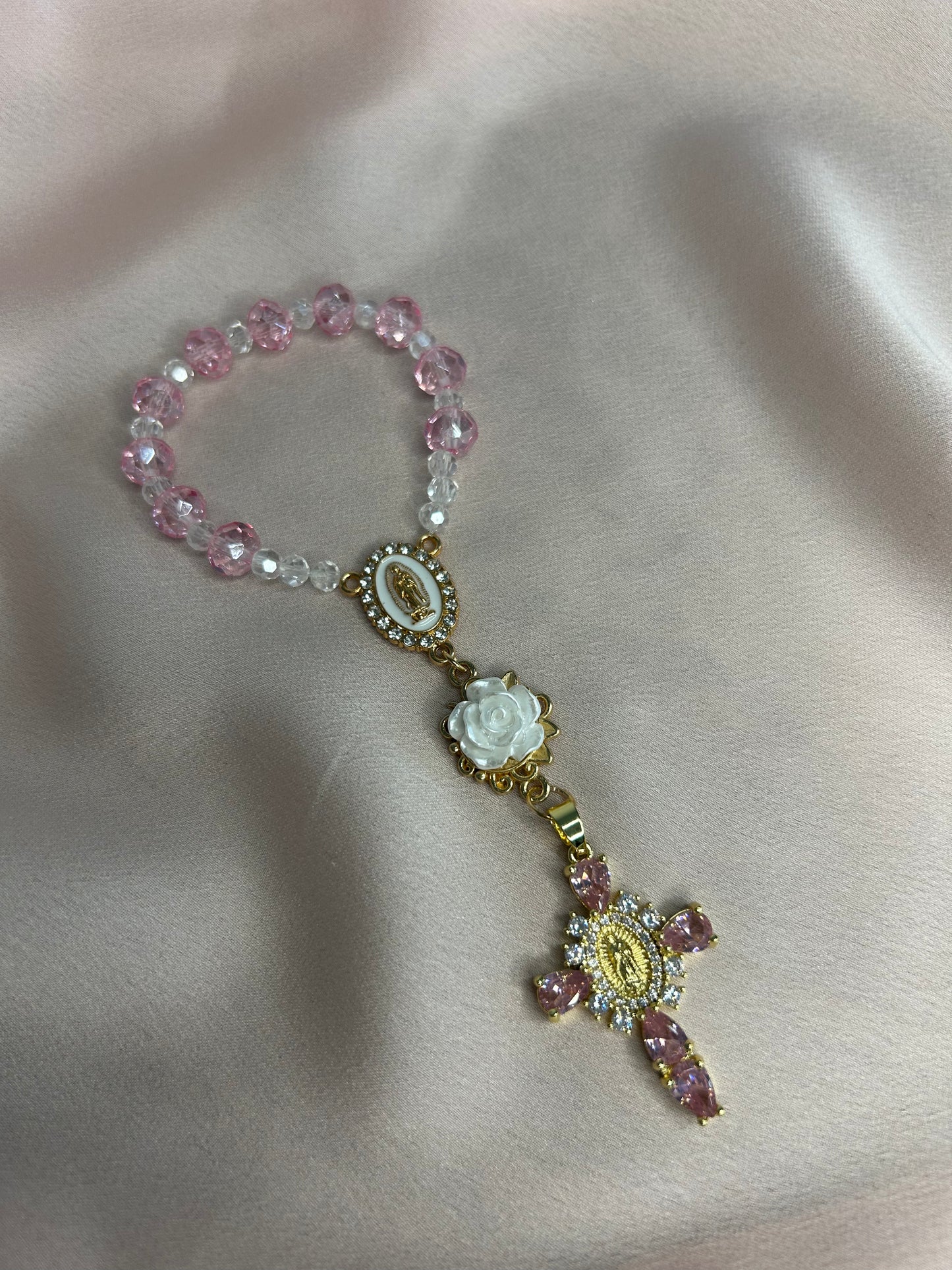 Dizainier doré avec perles rose clair et transparentes, attache pour téléphone amovible The Delicate Rosary