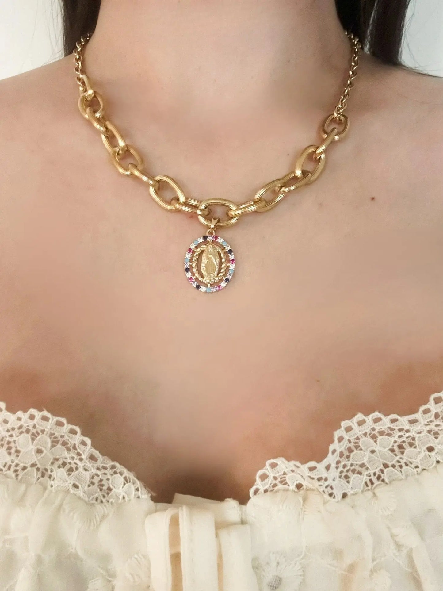 Collier avec pendentif doré The Delicate Rosary