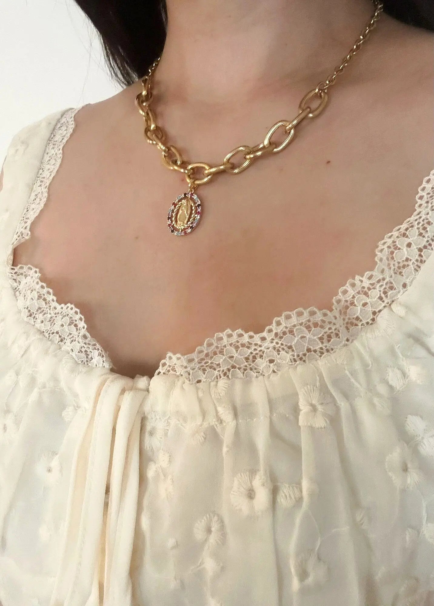 Collier avec pendentif doré The Delicate Rosary