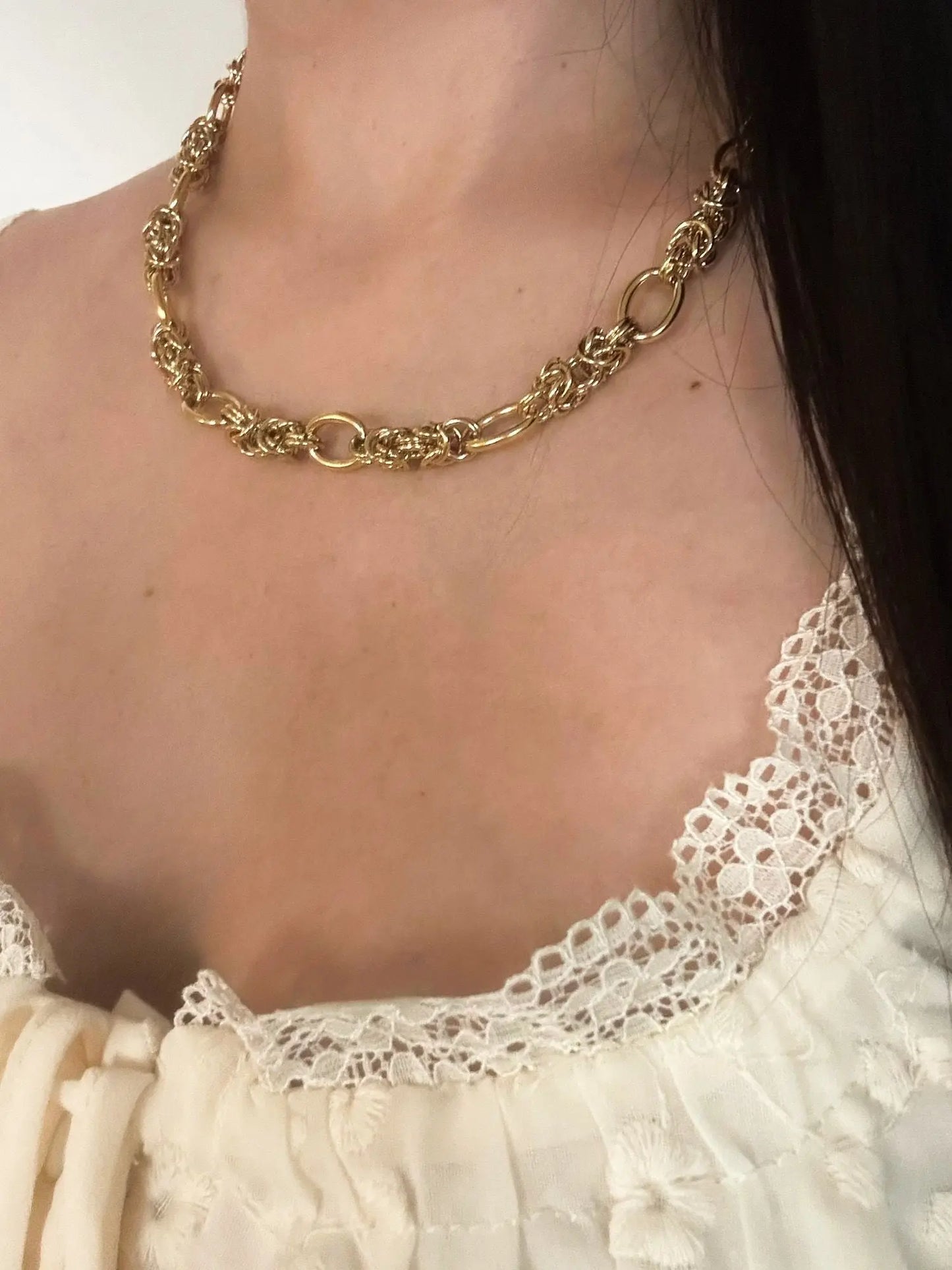 Collier avec pendentif doré The Delicate Rosary
