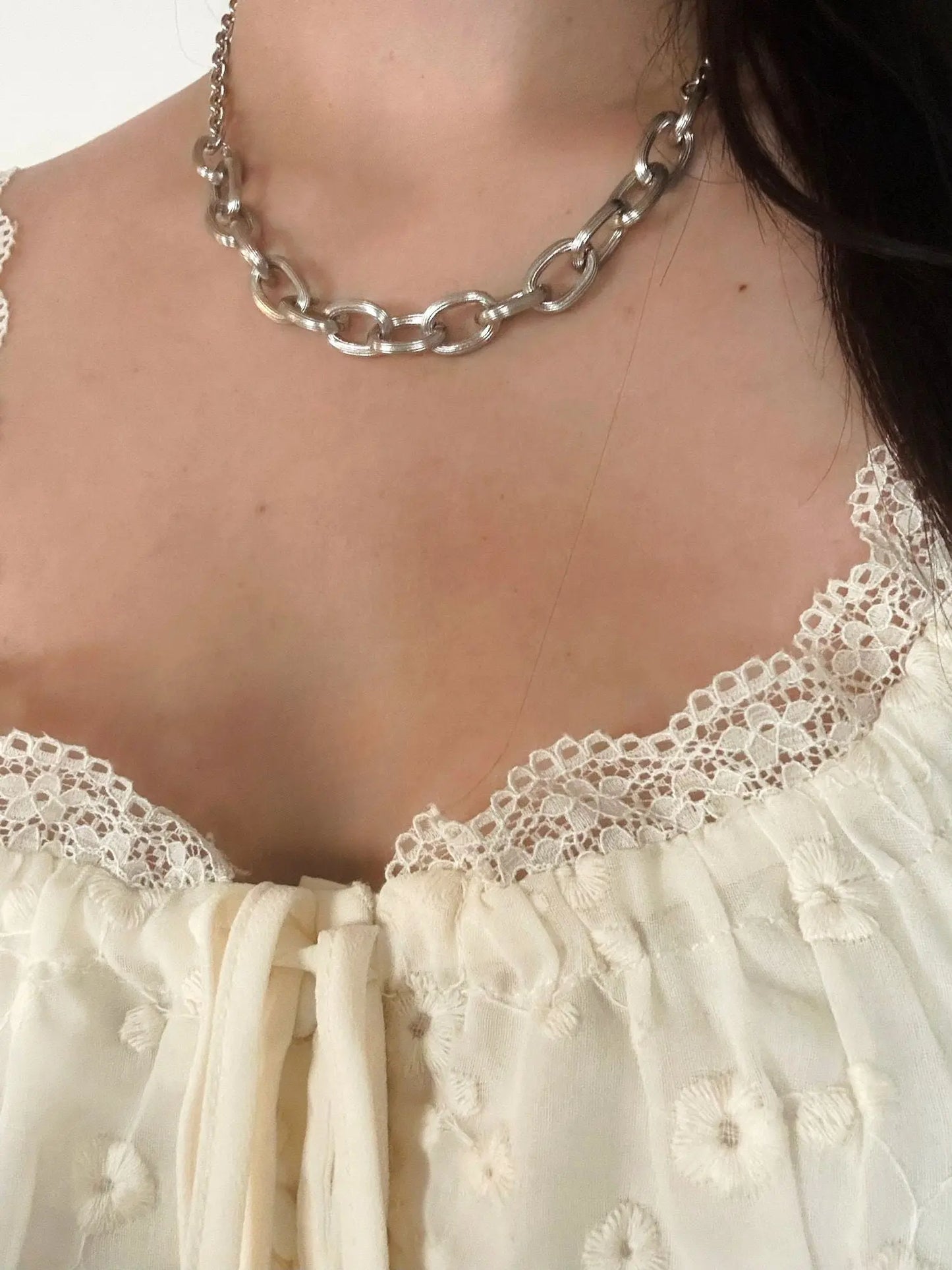 Collier avec pendentif argenté The Delicate Rosary