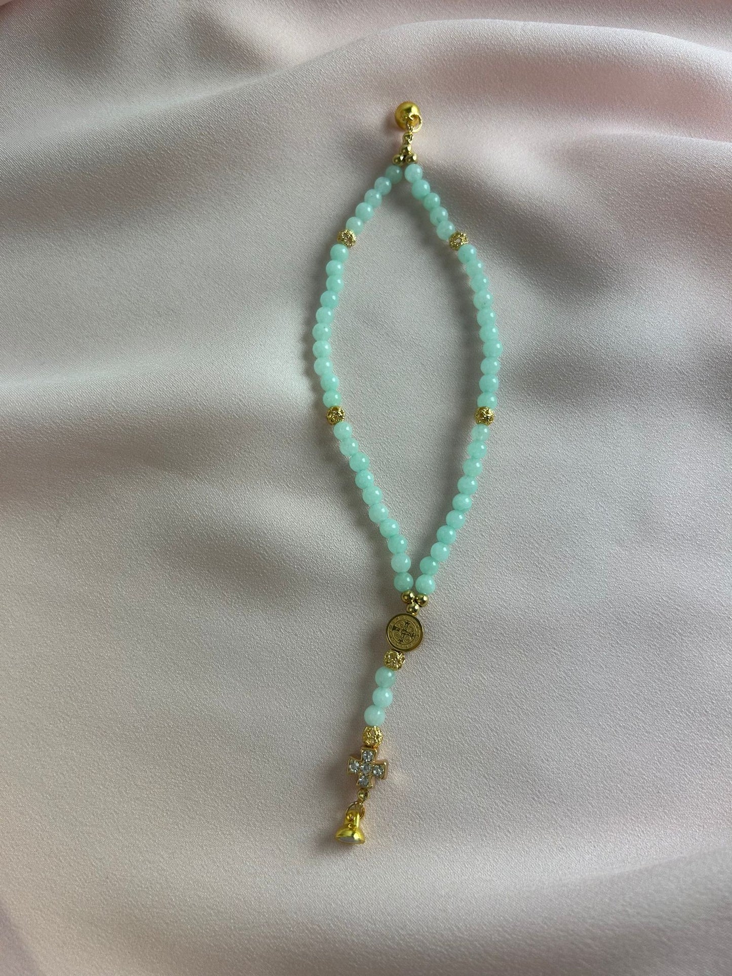 Bracelet-chapelet miniature, amazonite verte et doré The Delicate Rosary