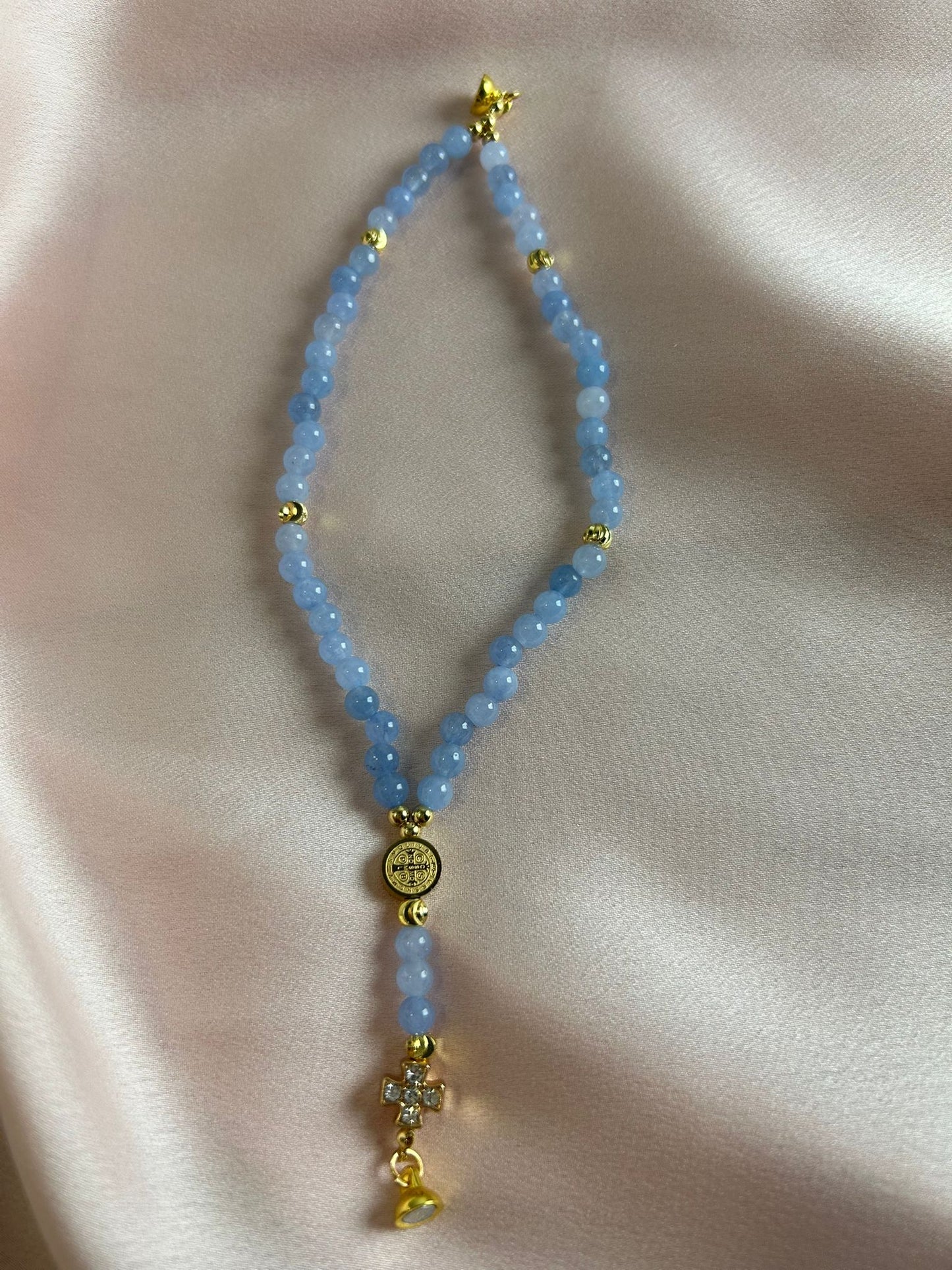 Bracelet-chapelet miniature, chalcedoine et aquamarine, doré The Delicate Rosary
