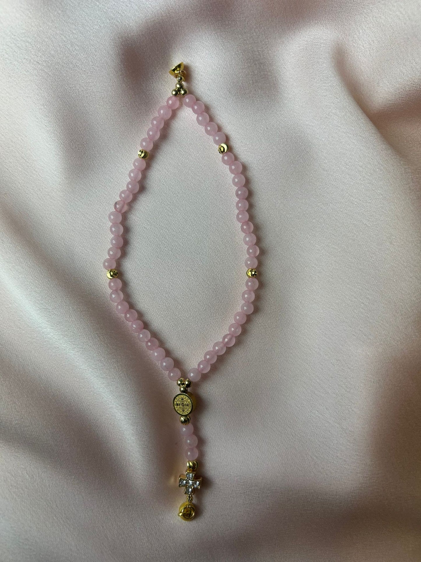 Bracelet-chapelet miniature, quartz rose et plaqué or The Delicate Rosary