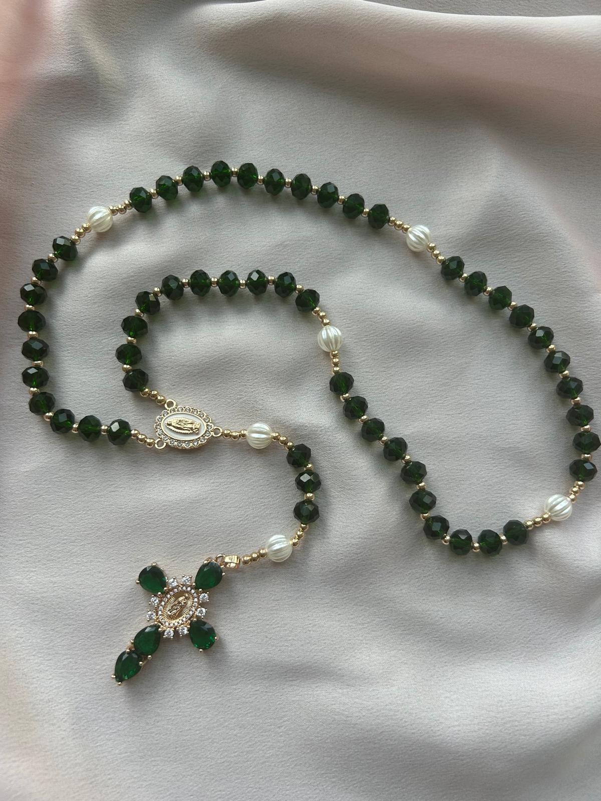 Chapelet doré et vert avec perles nacrées The Delicate Rosary