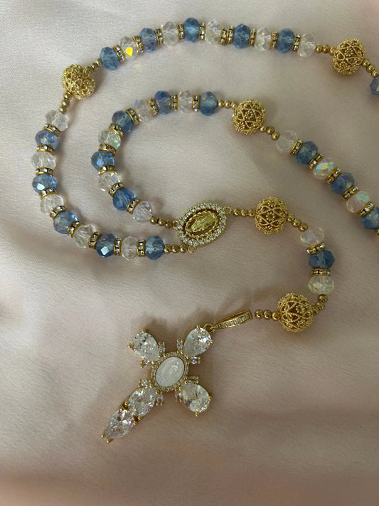 Chapelet doré et bleu ciel avec perles ajourée et grande croix Vierge Marie The Delicate Rosary
