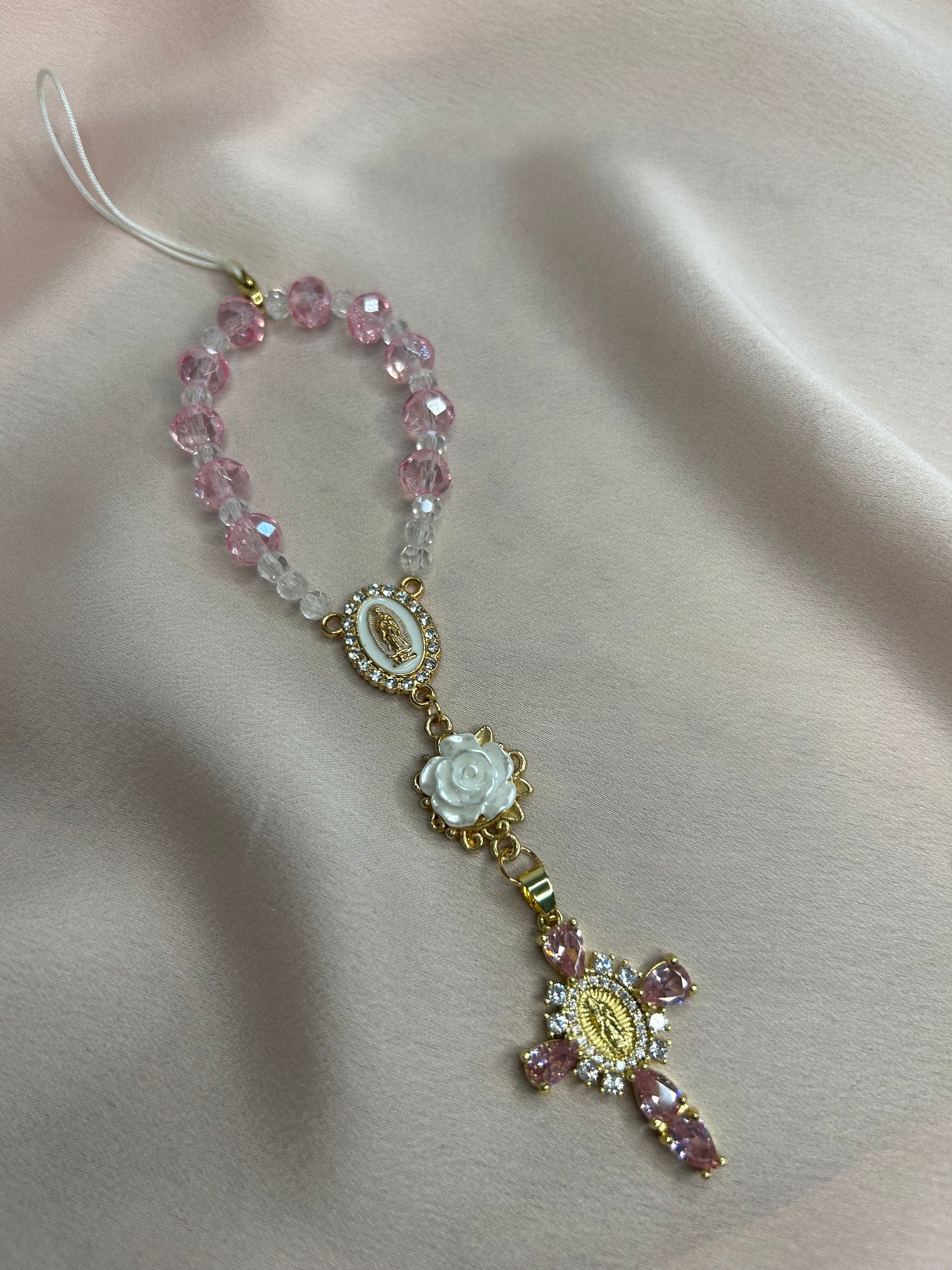 Dizainier doré avec perles rose clair et transparentes, attache pour téléphone amovible The Delicate Rosary