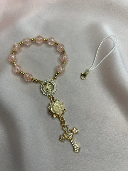 Dizainier doré et pêche avec rose beige et attache amovible pour téléphone The Delicate Rosary