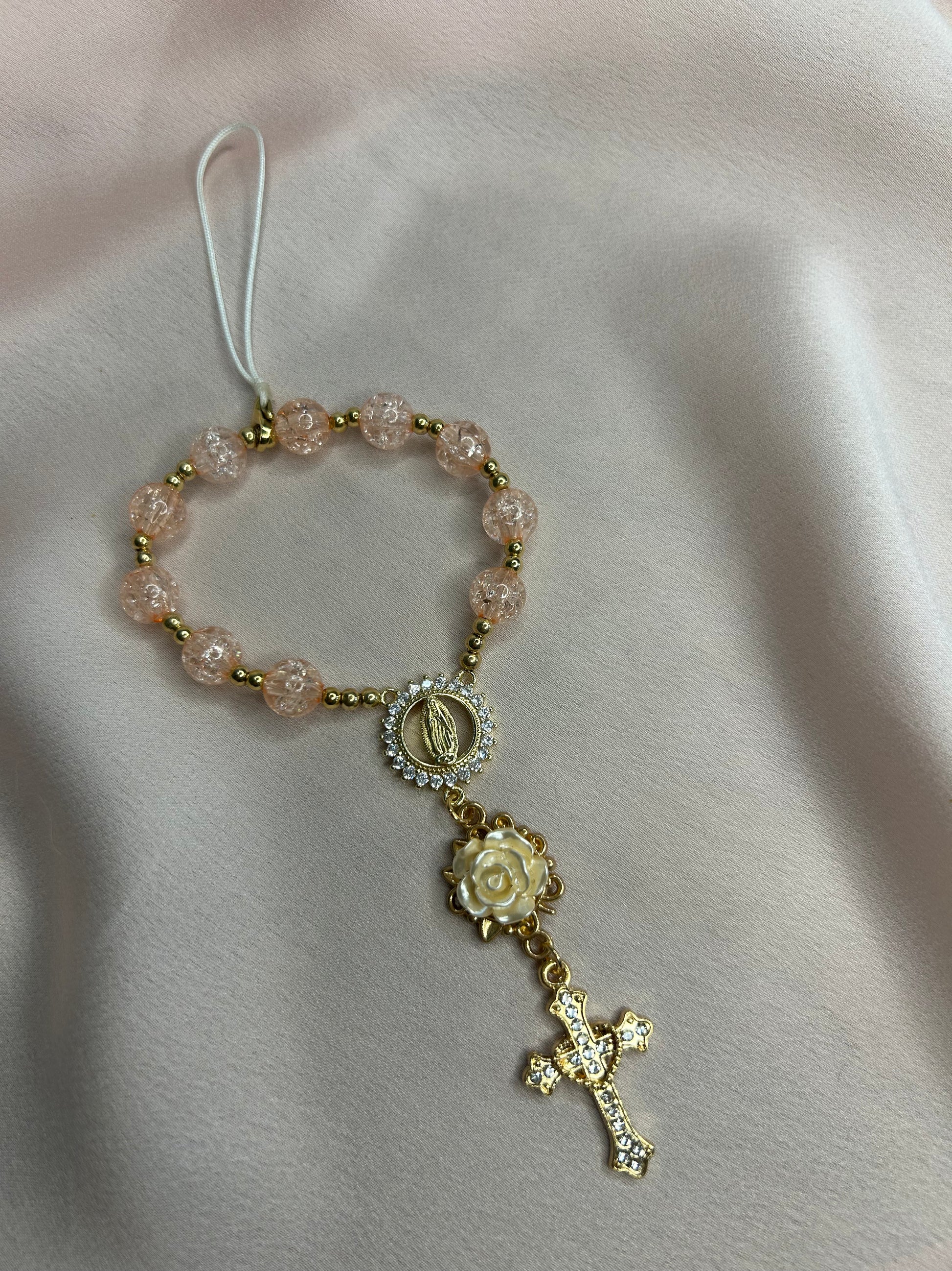 Dizainier doré et pêche avec rose beige et attache amovible pour téléphone The Delicate Rosary
