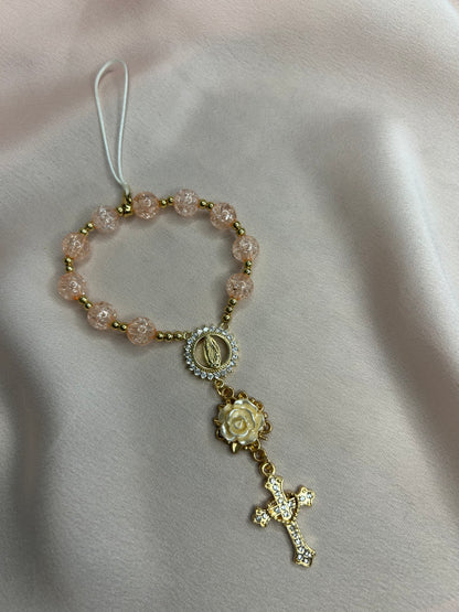 Dizainier doré et pêche avec rose beige et attache amovible pour téléphone The Delicate Rosary