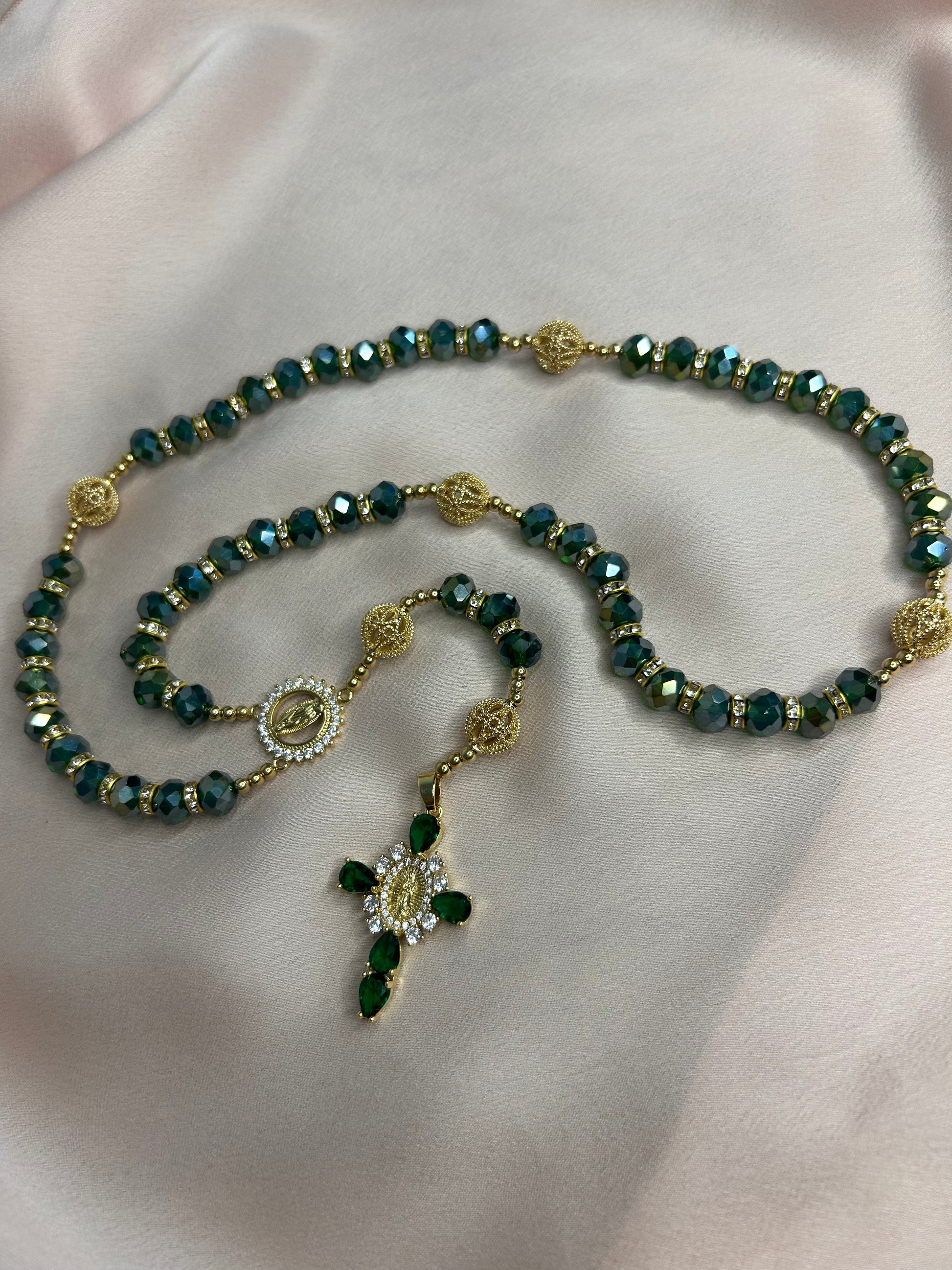 Chapelet doré et vert The Delicate Rosary