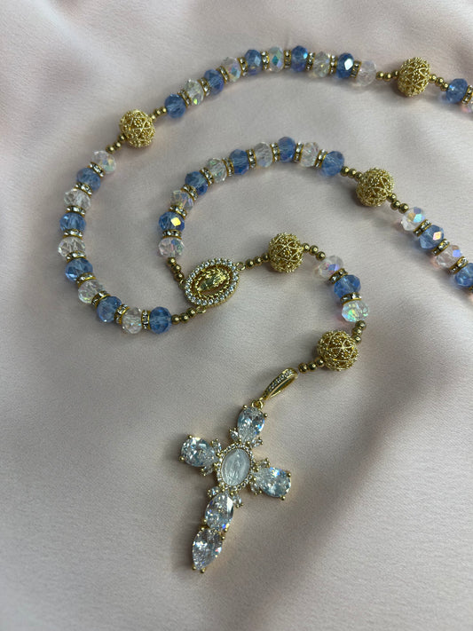 Chapelet doré et bleu ciel avec perles ajourée et grande croix Vierge Marie The Delicate Rosary