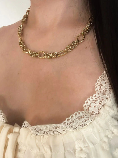 Collier avec pendentif doré The Delicate Rosary