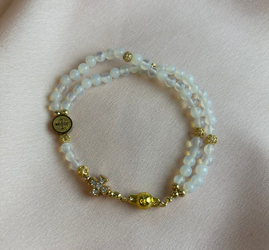 Bracelet-chapelet miniature, pierre de lune et plaqué or The Delicate Rosary