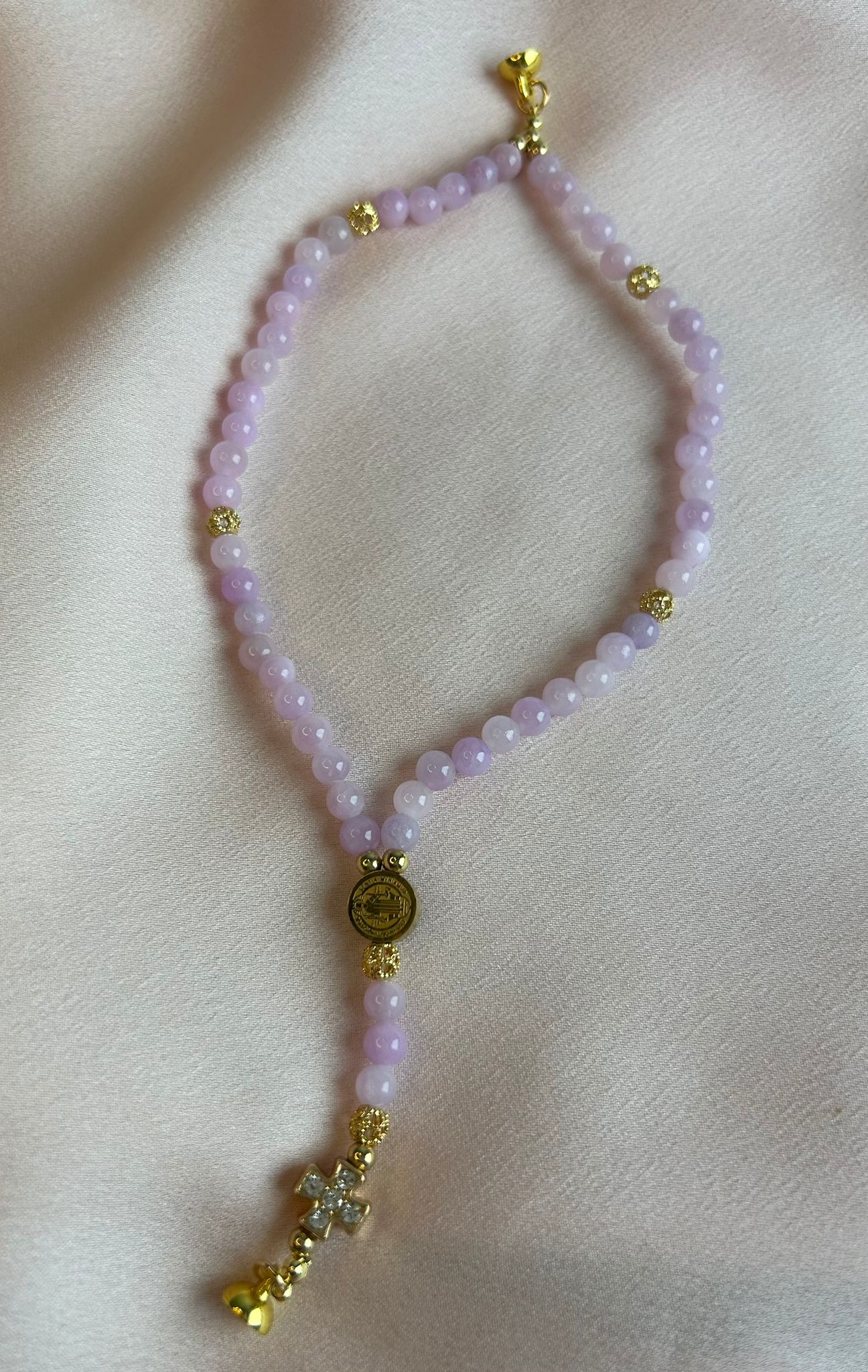 Bracelet-chapelet miniature, angélite rose-violette et plaqué or The Delicate Rosary