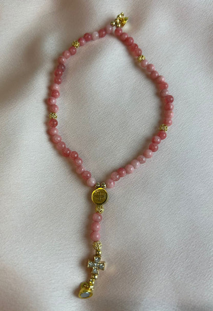 Bracelet-chapelet miniature, angélite rouge et plaqué or The Delicate Rosary