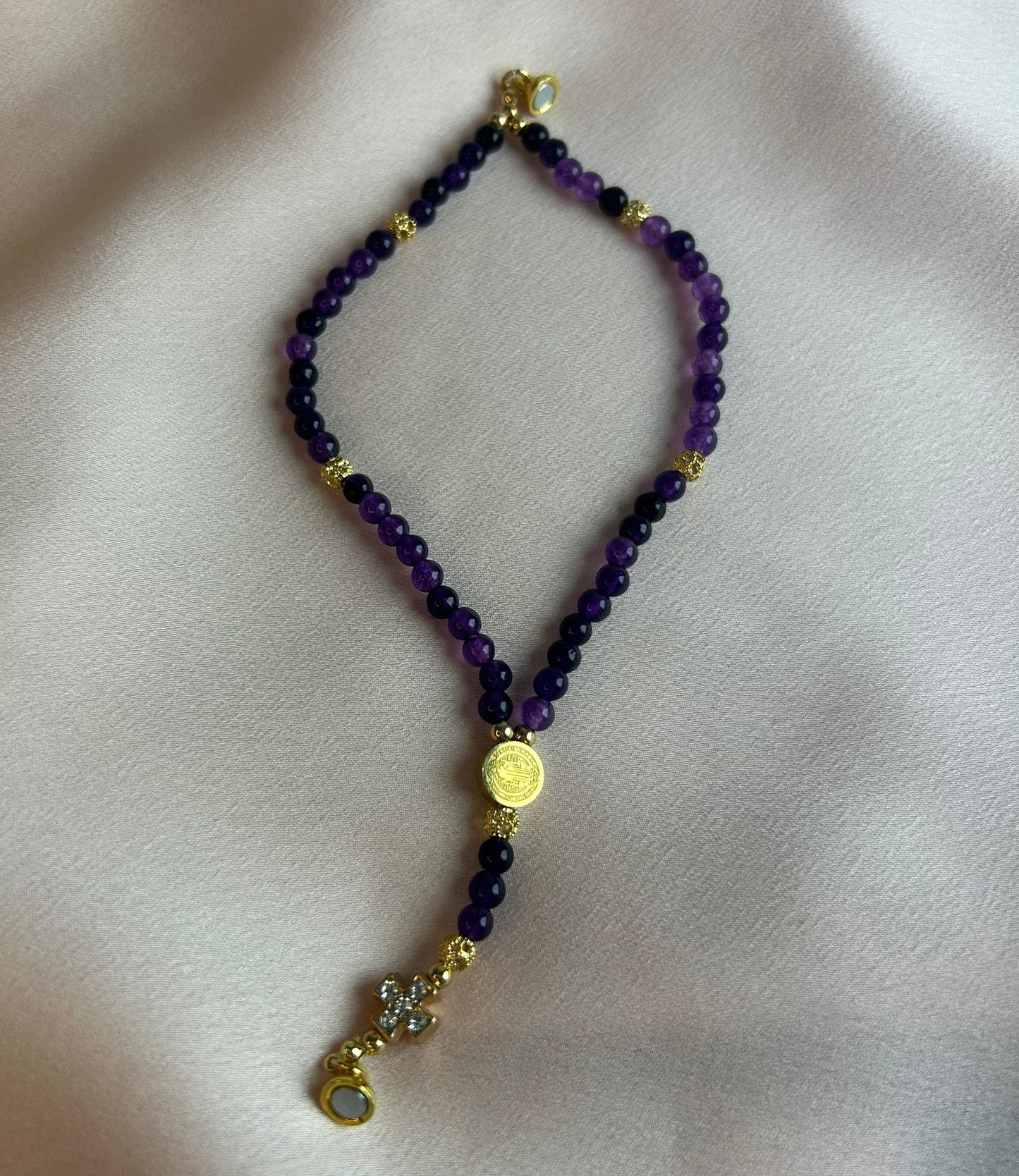 Bracelet-chapelet miniature, lapis lazuli et plaqué or The Delicate Rosary