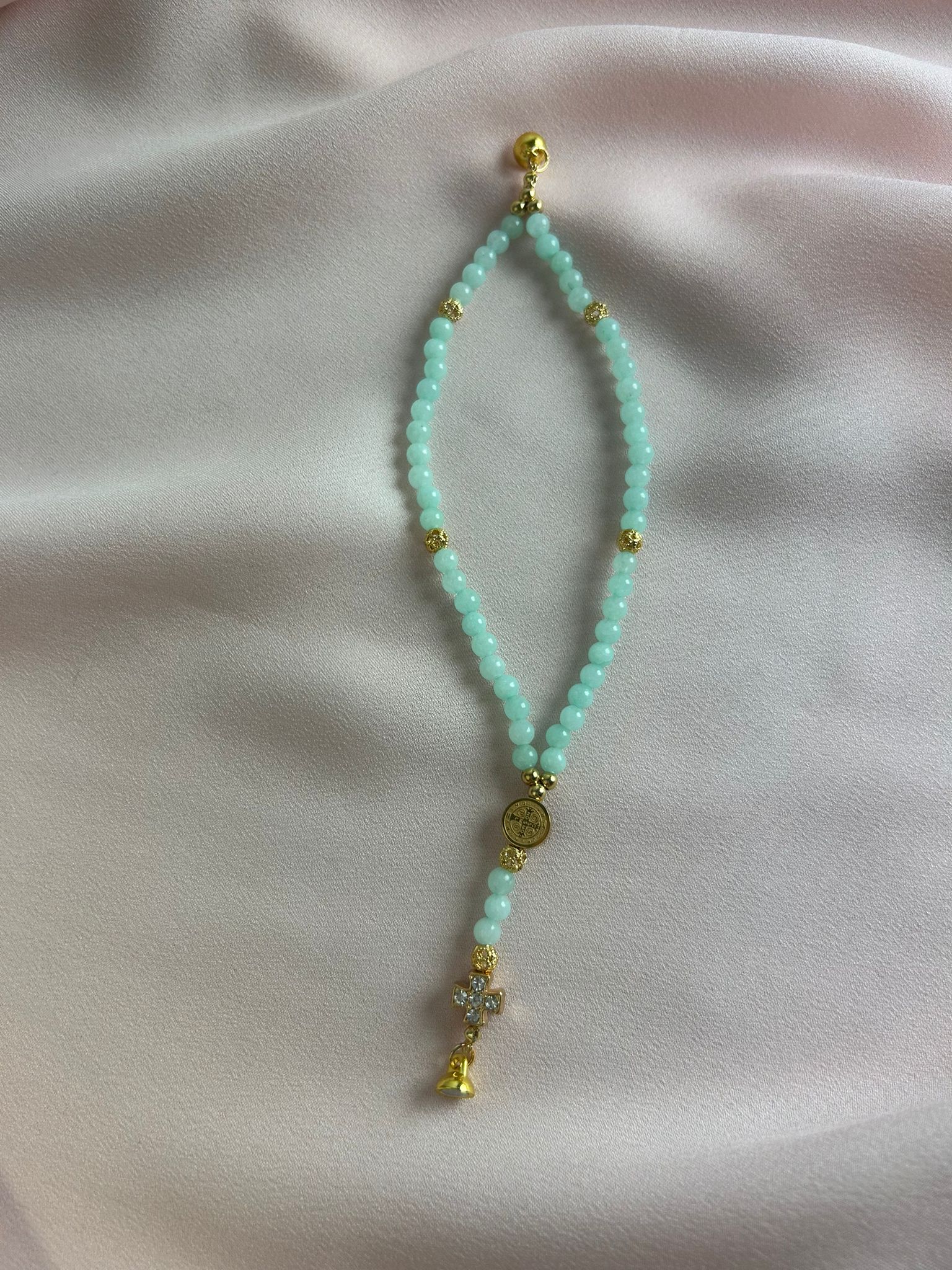 Bracelet-chapelet miniature, amazonite verte et doré The Delicate Rosary