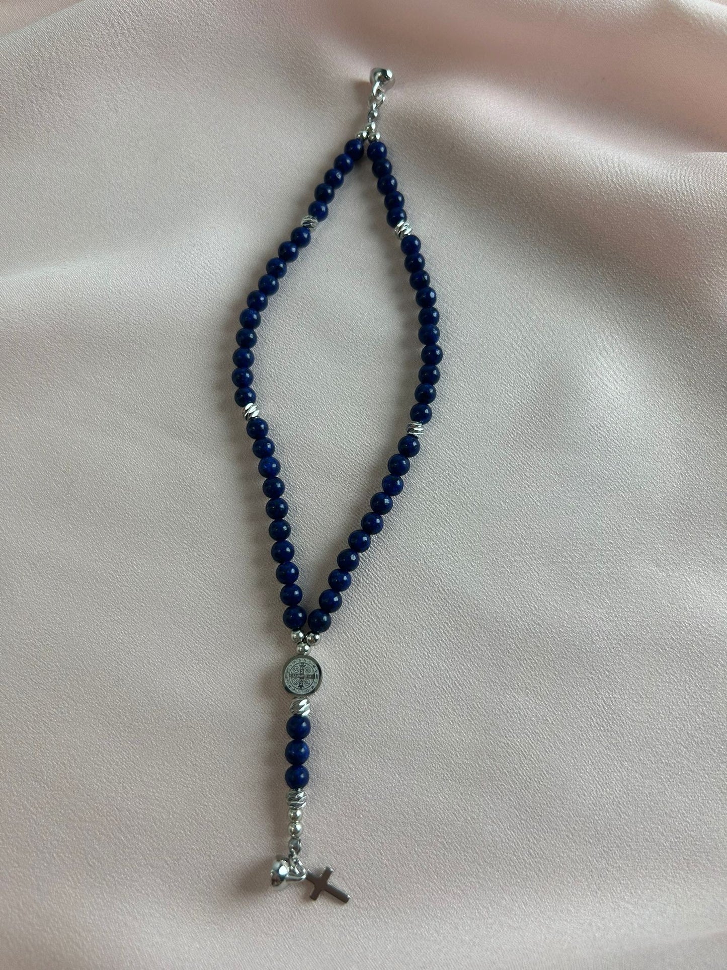 Bracelet-chapelet miniature, lapis lazuli et argenté, modèle mixte The Delicate Rosary