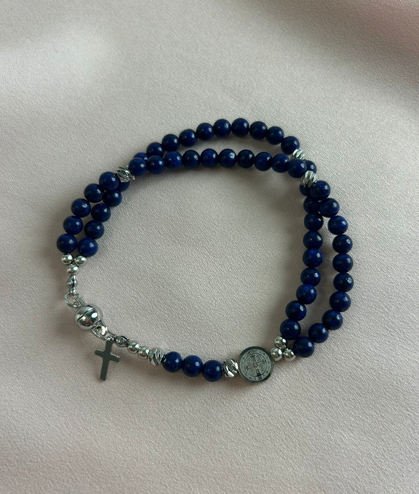 Bracelet-chapelet miniature, lapis lazuli et argenté, modèle mixte The Delicate Rosary