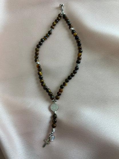 Bracelet-chapelet miniature, œil de tigre brun et argenté, modèle mixte The Delicate Rosary