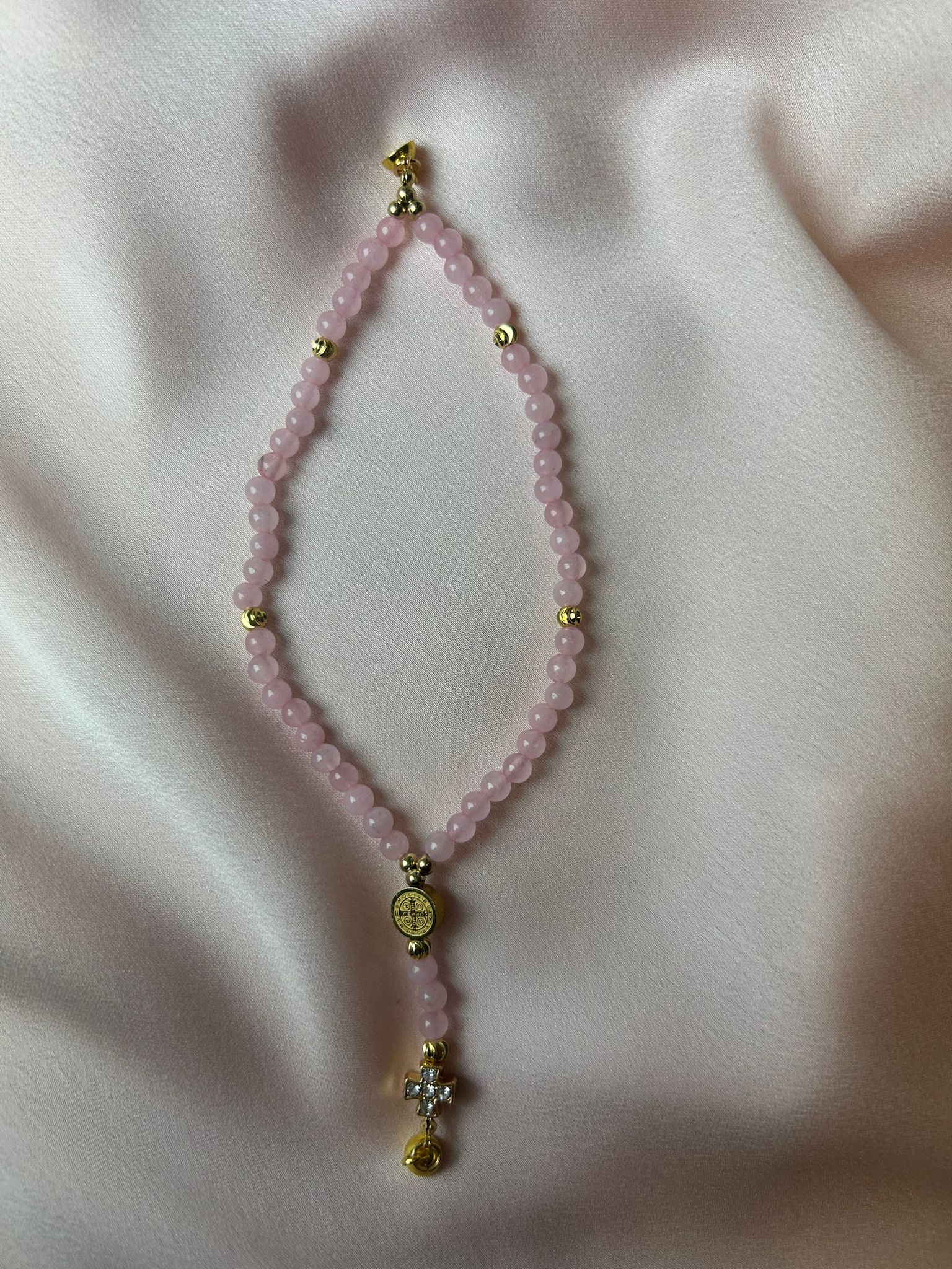 Bracelet-chapelet miniature, quartz rose et plaqué or The Delicate Rosary