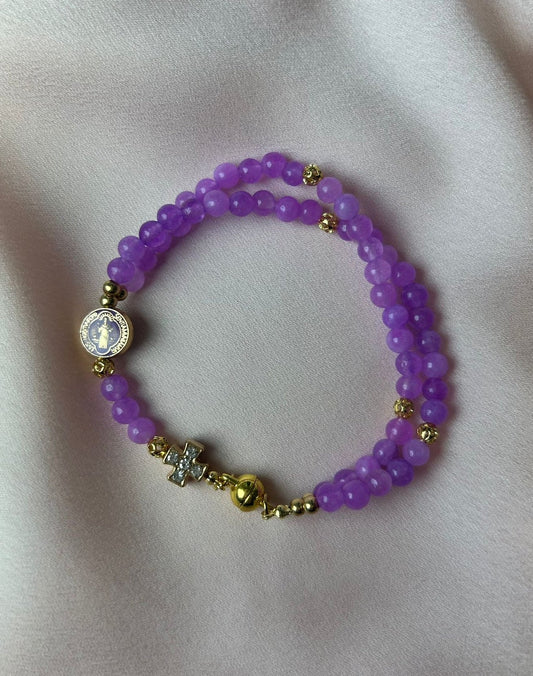 Bracelet-chapelet miniature, calcédoine violet clair et plaqué or The Delicate Rosary