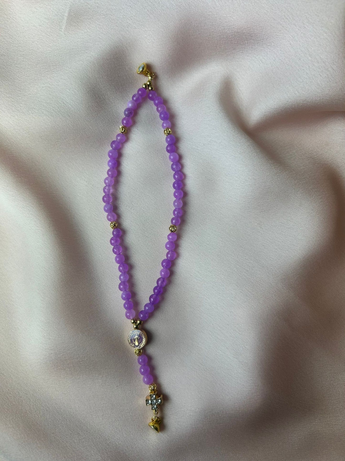 Bracelet-chapelet miniature, calcédoine violet clair et plaqué or The Delicate Rosary