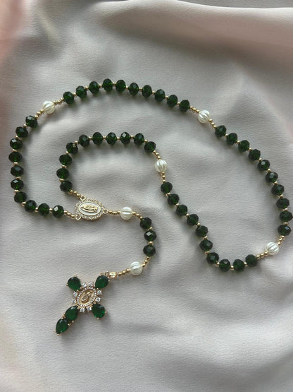 Chapelet doré et vert avec perles nacrées The Delicate Rosary