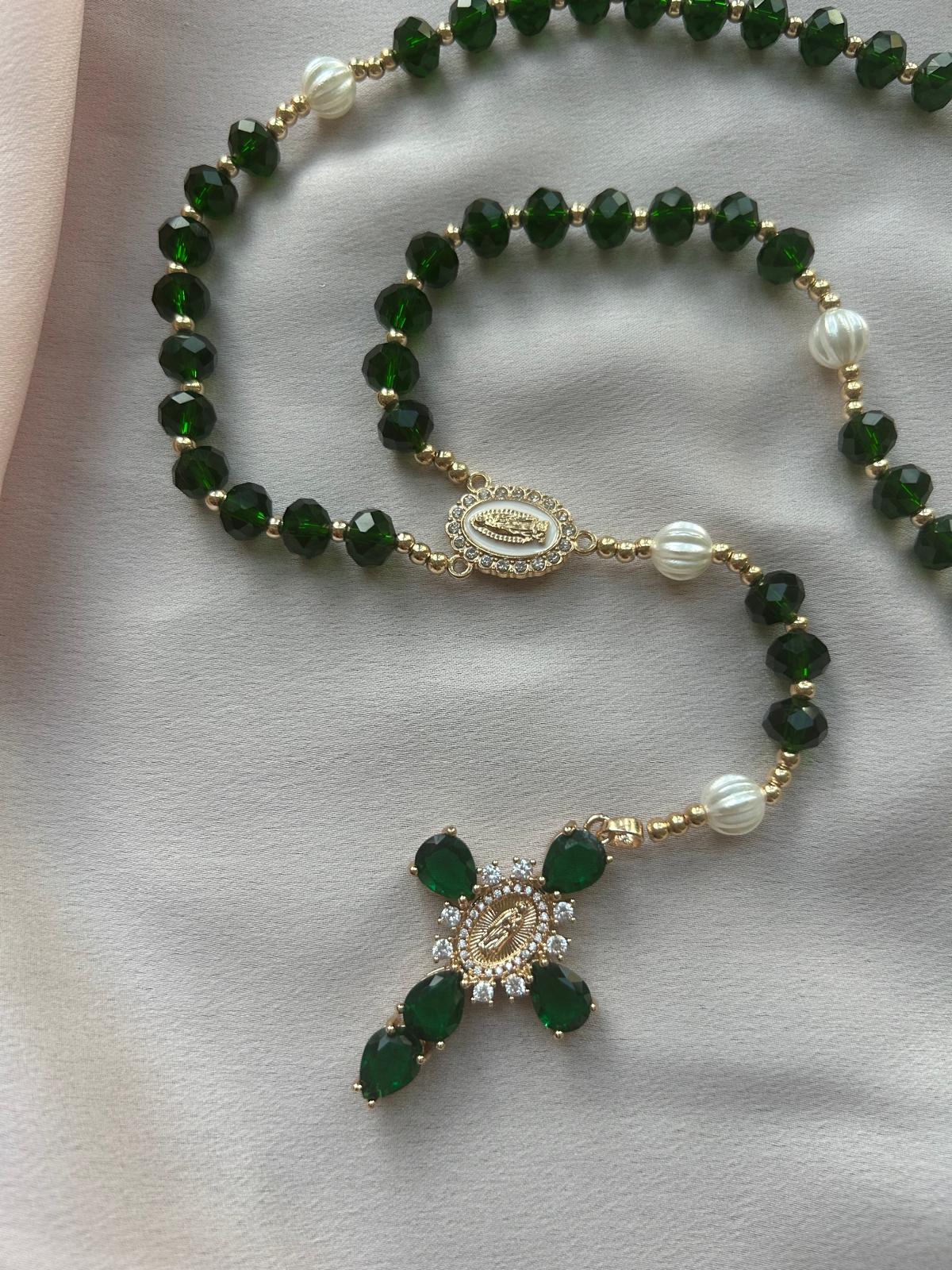 Chapelet doré et vert avec perles nacrées The Delicate Rosary